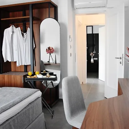 Alexander Apartment *
